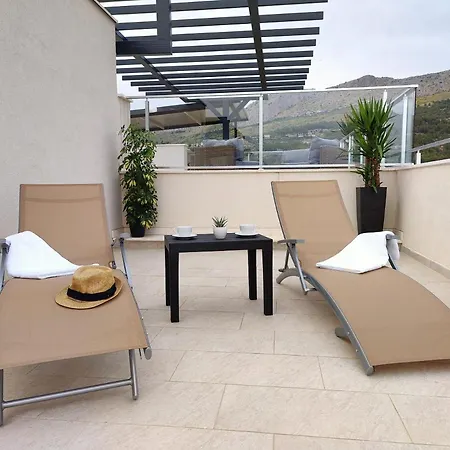 Апартаменты R&r Подстрана