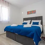 R&r * Podstrana