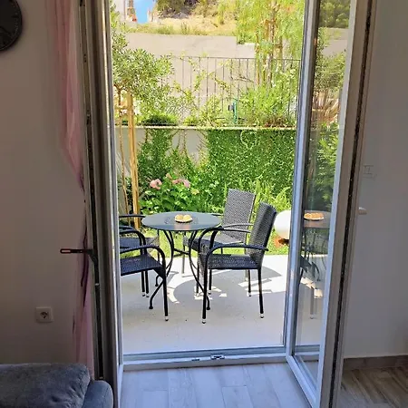 Apartment R&r