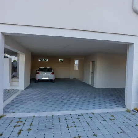 Apartment R&r *