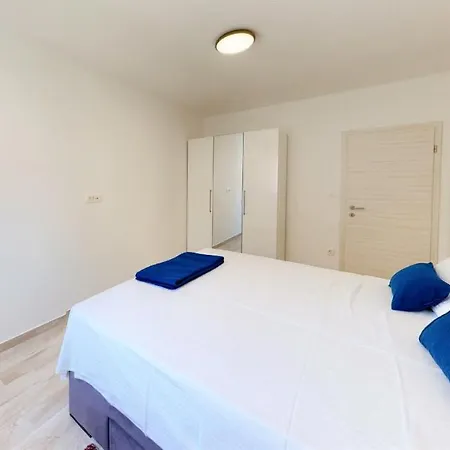Apartment R&r *